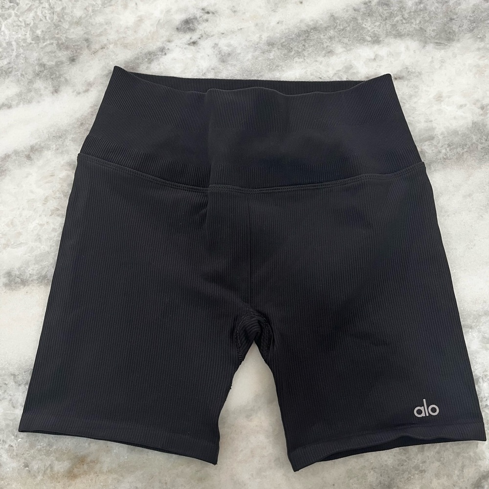 ALO Yoga 5” Seamless Ribbed Women's Black Shorts